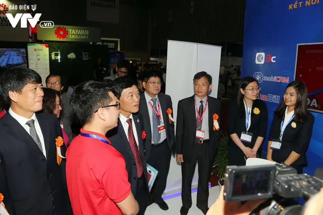 Không khí nhộn nhịp trong ngày khai mạc Vietnam ICT COMM 2018 - Ảnh 5.