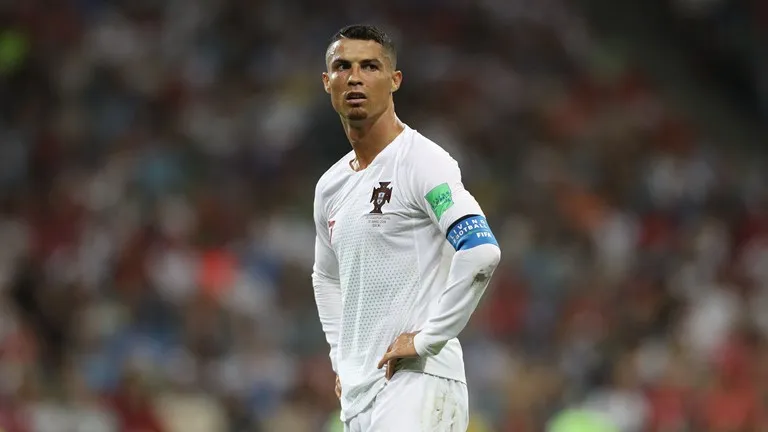 Khoảnh khắc Messi v&agrave; Cris Ronaldo thất thần rời FIFA World Cup&trade; 2018 - Ảnh 5.