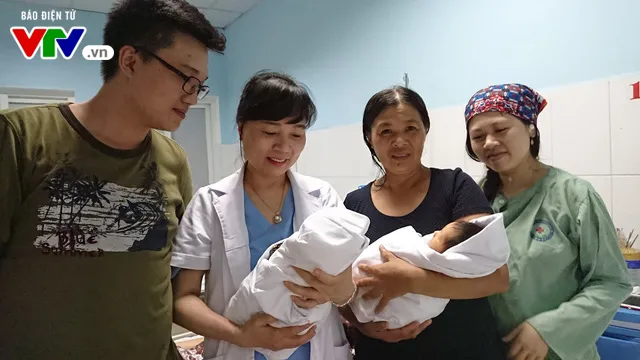Sau 8 năm chạy chữa vô sinh: 2 cô con gái chào đời - Ảnh 1. Sau 8 năm chạy chữa vô sinh: 2 cô con gái chào đời - Ảnh 1.