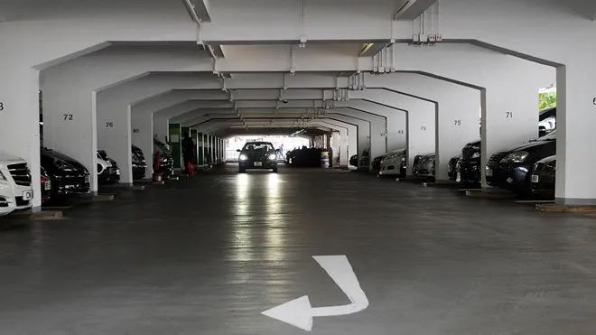 Một chỗ đỗ xe ở Hong Kong (Trung Quốc) có giá bằng 5 chiếc ôtô - Ảnh 1.