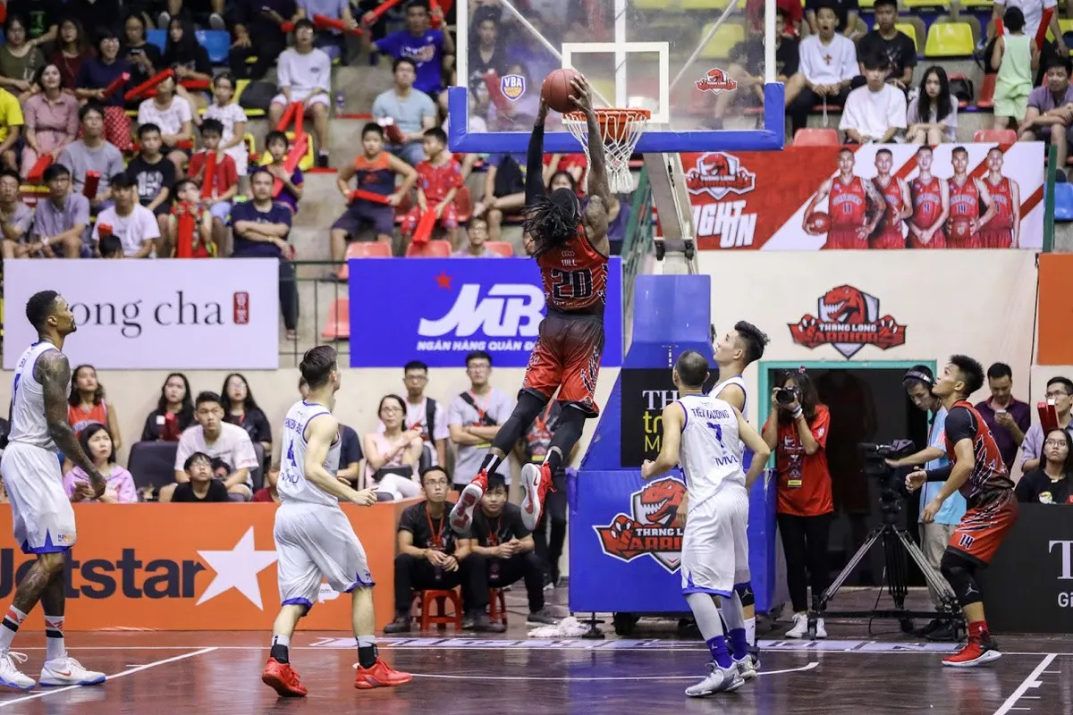 VBA 2018: Hanoi Buffaloes tiếp tục khẳng định sức mạnh, lần đầu giành chiến thắng derby Thủ Đô - Ảnh 1. VBA 2018: Hanoi Buffaloes tiếp tục khẳng định sức mạnh, lần đầu giành chiến thắng derby Thủ Đô - Ảnh 1.