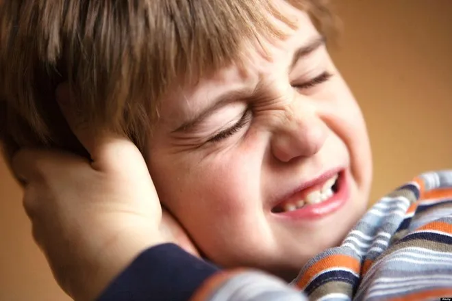 Những kiến thức mẹ cần biết để phát hiện sớm viêm tai giữa ở trẻ - Ảnh 1.