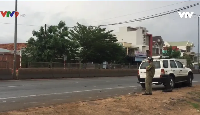 B&igrave;nh Thuận: Thả xe m&aacute;y bỏ chạy khi thấy &ocirc; t&ocirc; lao v&agrave;o m&igrave;nh - Ảnh 5.