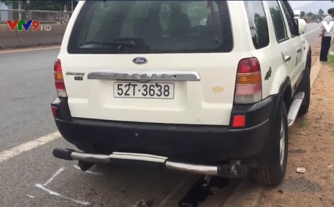 B&igrave;nh Thuận: Thả xe m&aacute;y bỏ chạy khi thấy &ocirc; t&ocirc; lao v&agrave;o m&igrave;nh - Ảnh 3.