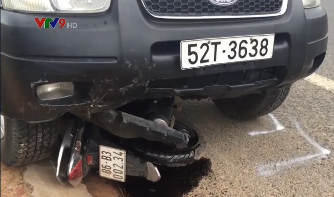 B&igrave;nh Thuận: Thả xe m&aacute;y bỏ chạy khi thấy &ocirc; t&ocirc; lao v&agrave;o m&igrave;nh - Ảnh 4.
