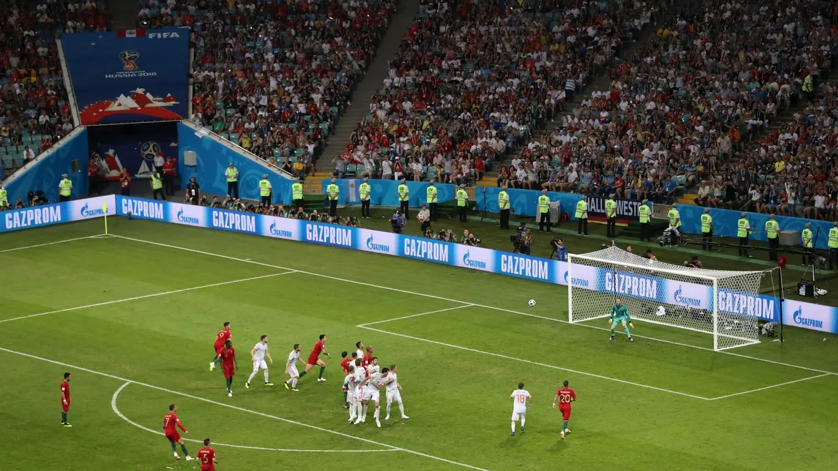Những khoảnh khắc không thể nào quên của FIFA World Cup™ 2018: Từ siêu phẩm của Ronaldo đến cúp vàng của ĐT Pháp - Ảnh 2.