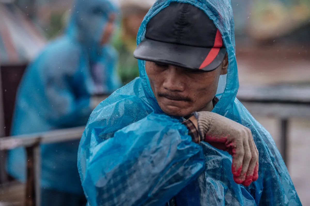 Mưa bão, sân khấu ngoài trời Hoa hậu Việt Nam nguy cơ bị hoãn? - Ảnh 6.