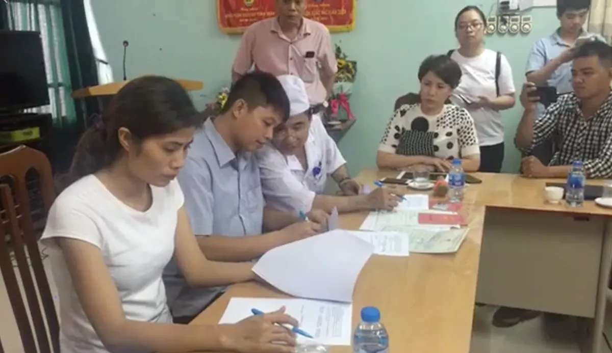 Vụ trao nhầm con tại BV Đa khoa Ba V&igrave;: Hai b&eacute; đ&atilde; được trở về b&ecirc;n cha mẹ ruột - Ảnh 1.