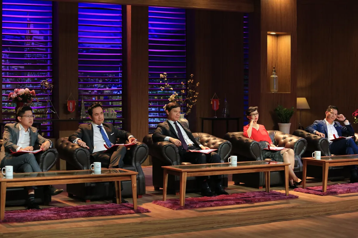 Shark Ph&uacute; th&agrave;nh &ldquo;người b&aacute;n mắm&rdquo; sau khi đầu tư cho đ&ocirc;i vợ chồng trẻ - Ảnh 2.