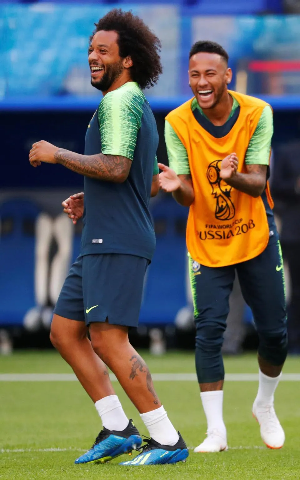 Neymar đổi kiểu tóc lấy may trước thềm cuộc chiến với Mexico - Ảnh 2. Neymar đổi kiểu tóc lấy may trước thềm cuộc chiến với Mexico - Ảnh 2.