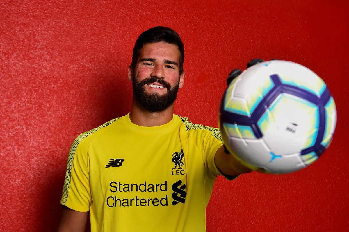 Alisson dẫn đầu top 15 thủ môn đắt giá nhất lịch sử bóng đá thế giới - Ảnh 15. Alisson dẫn đầu top 15 thủ môn đắt giá nhất lịch sử bóng đá thế giới - Ảnh 15.