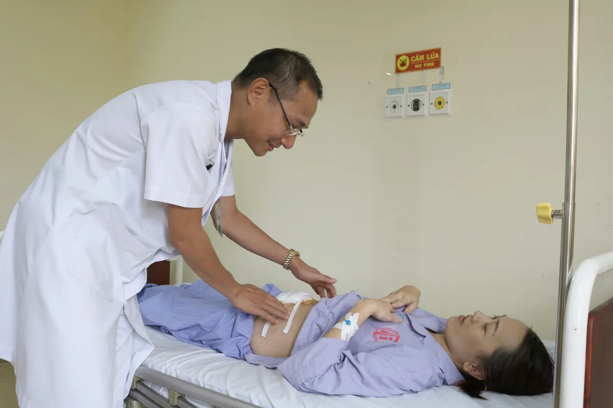 Hy hữu trường hợp lồng ruột ở người lớn - Ảnh 1.