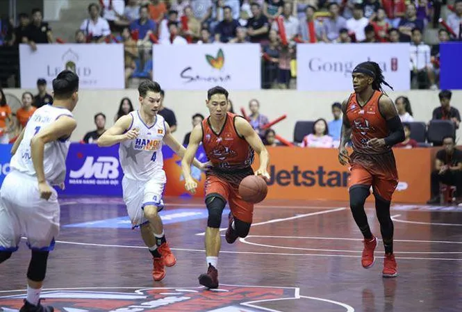 VBA 2018: Thăng Long Warriors xuất sắc đánh bại Hanoi Buffaloes, áp sát vào vị trí thứ hai trên bảng xếp hạng - Ảnh 1. VBA 2018: Thăng Long Warriors xuất sắc đánh bại Hanoi Buffaloes, áp sát vào vị trí thứ hai trên bảng xếp hạng - Ảnh 1.