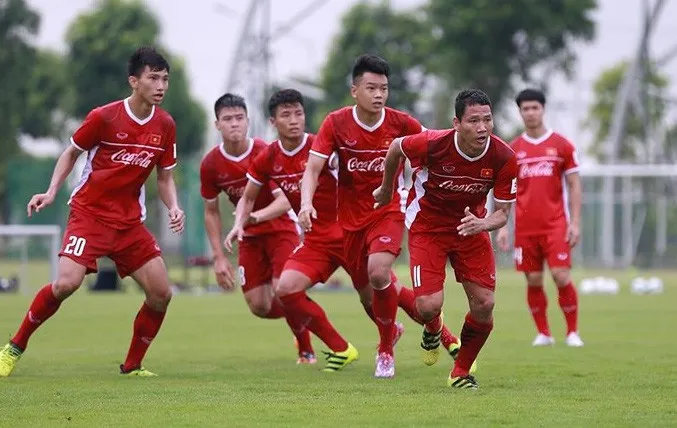 ĐT U23 Việt Nam tập bài tủ của ĐT Anh tại World Cup 2018 - Ảnh 2. ĐT U23 Việt Nam tập bài tủ của ĐT Anh tại World Cup 2018 - Ảnh 2.