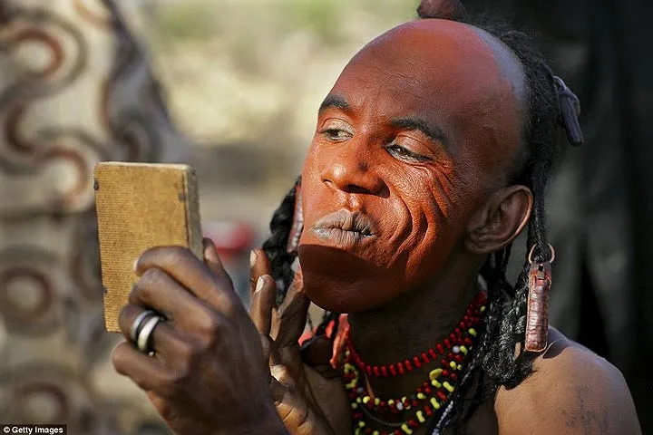 Kỳ lạ: Nơi đ&agrave;n &ocirc;ng tự h&agrave;o v&igrave; đẹp trai, phụ nữ được lấy nhiều chồng - Ảnh 5.