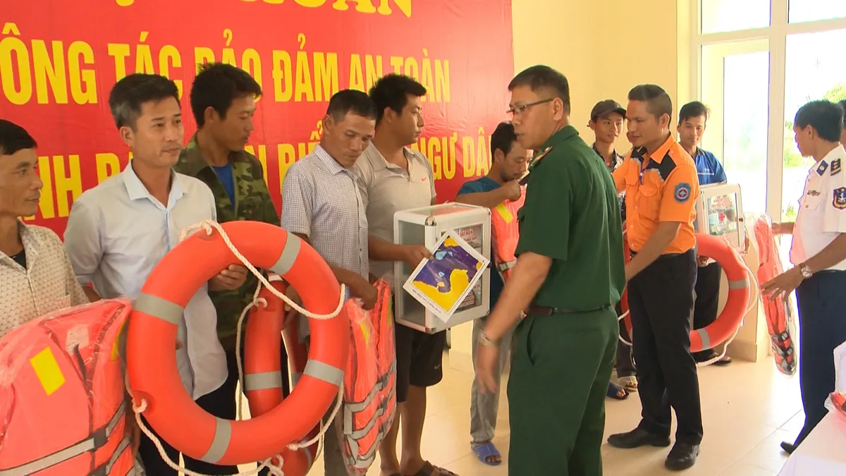 Chung tay làm sạch môi trường biển bảo vệ màu xanh đảo ngọc Cô Tô - Ảnh 5.