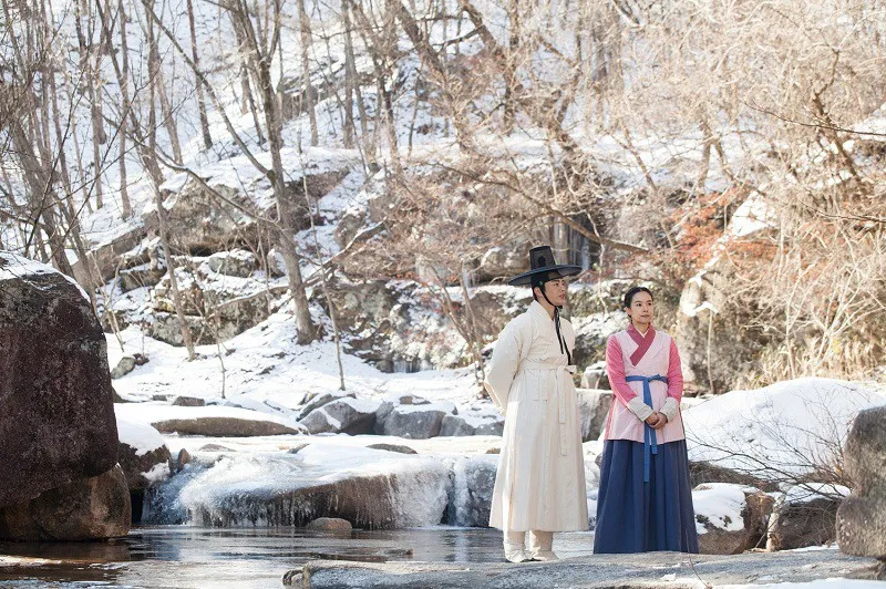 Gương mặt ho&agrave;ng đế l&ocirc;i cuốn với b&iacute; mật về thuật tướng số - Ảnh 1.