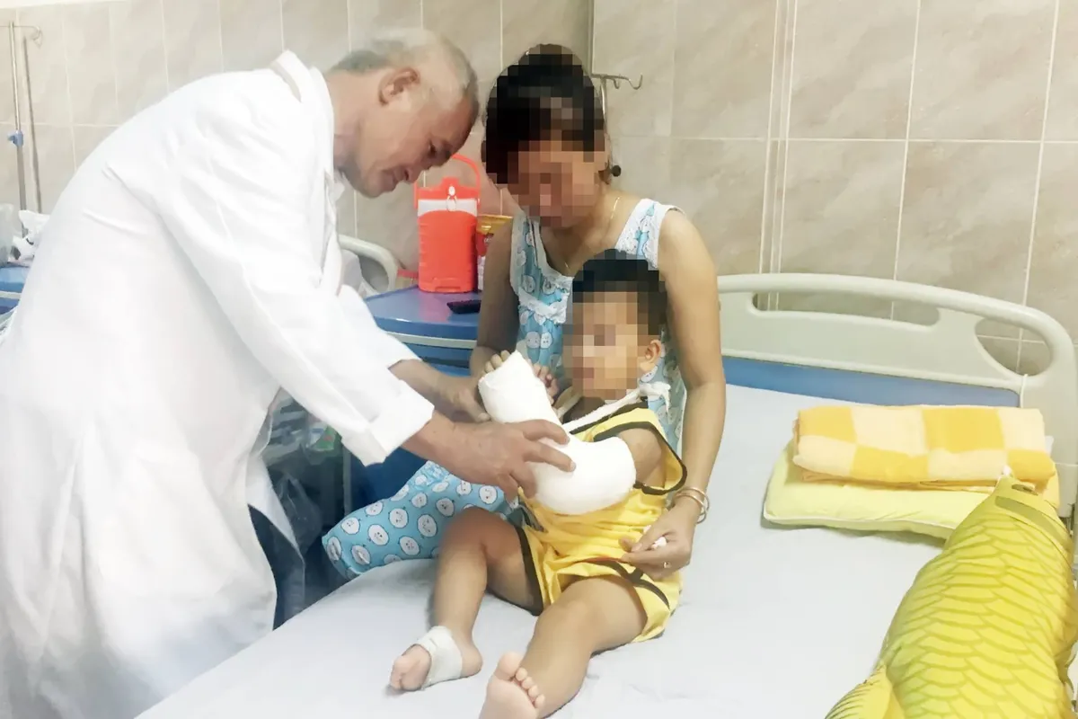 Điều trị chấn thương khó xác định ở bé trai 3 tuổi - Ảnh 1. Điều trị chấn thương khó xác định ở bé trai 3 tuổi - Ảnh 1.