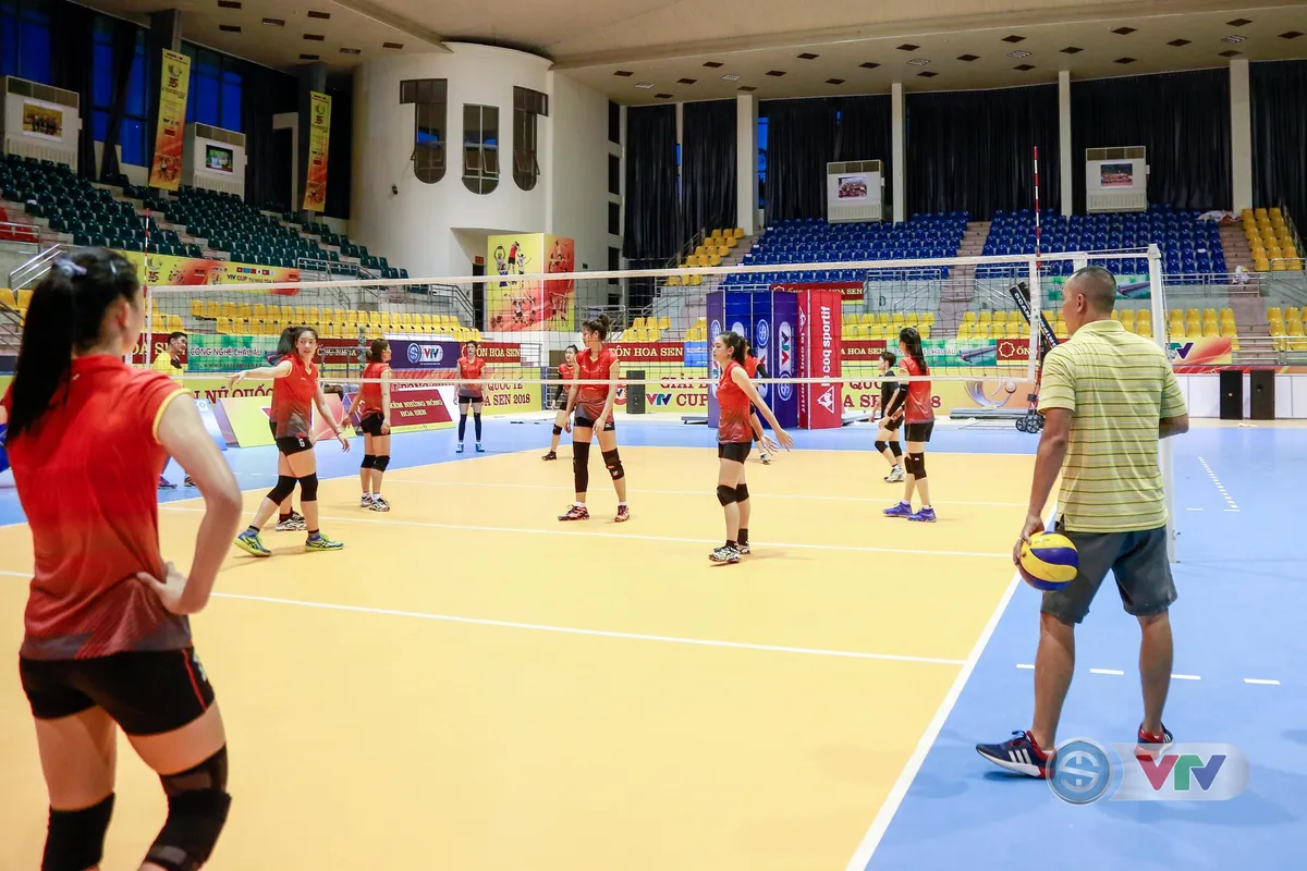 VTV Cup Ống nhựa Hoa Sen 2018: ĐT bóng chuyền nữ Việt Nam tập buổi đầu tiên tại Hà Tĩnh - Ảnh 5. VTV Cup Ống nhựa Hoa Sen 2018: ĐT bóng chuyền nữ Việt Nam tập buổi đầu tiên tại Hà Tĩnh - Ảnh 5.