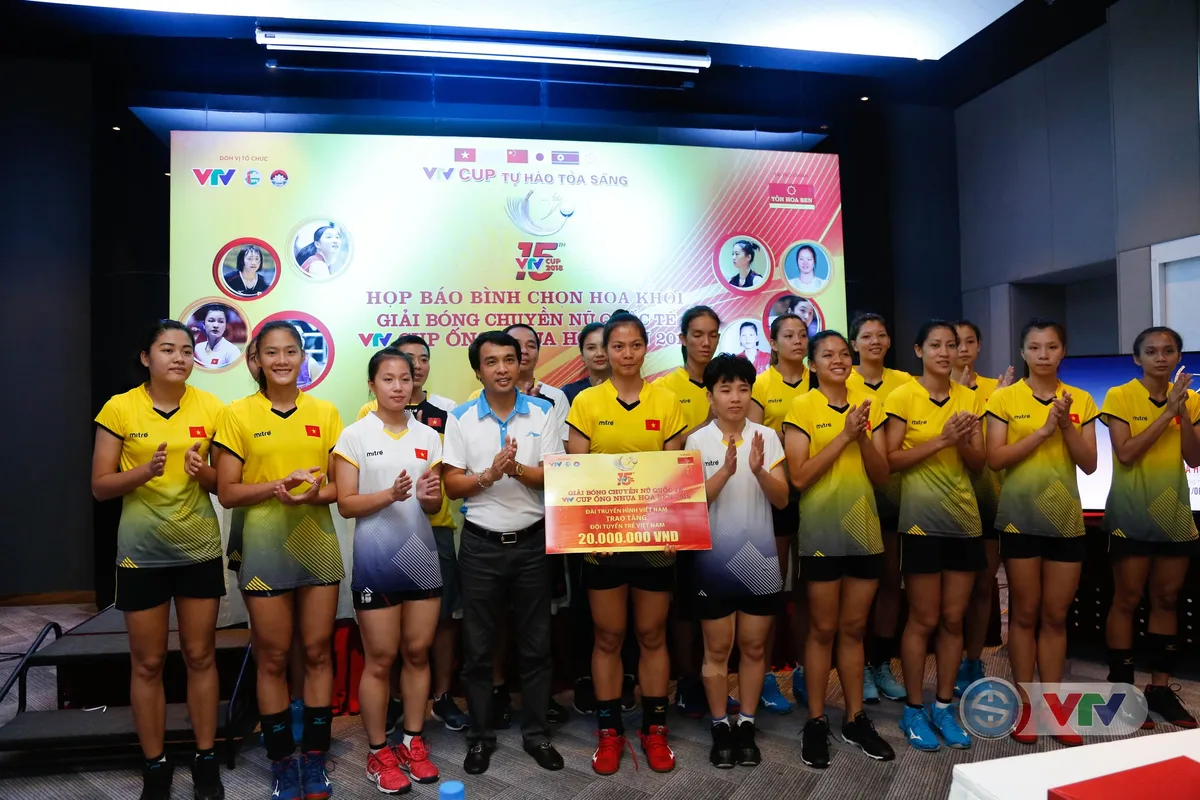 VTV Cup Ống nhựa Hoa Sen 2018: ĐT Việt Nam nhận thưởng 200 triệu đồng trước trận chung kết - Ảnh 6. VTV Cup Ống nhựa Hoa Sen 2018: ĐT Việt Nam nhận thưởng 200 triệu đồng trước trận chung kết - Ảnh 6.