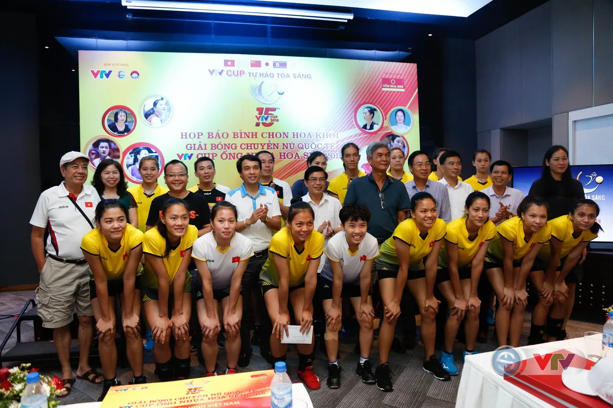 VTV Cup Ống nhựa Hoa Sen 2018: ĐT Việt Nam nhận thưởng 200 triệu đồng trước trận chung kết - Ảnh 8. VTV Cup Ống nhựa Hoa Sen 2018: ĐT Việt Nam nhận thưởng 200 triệu đồng trước trận chung kết - Ảnh 8.