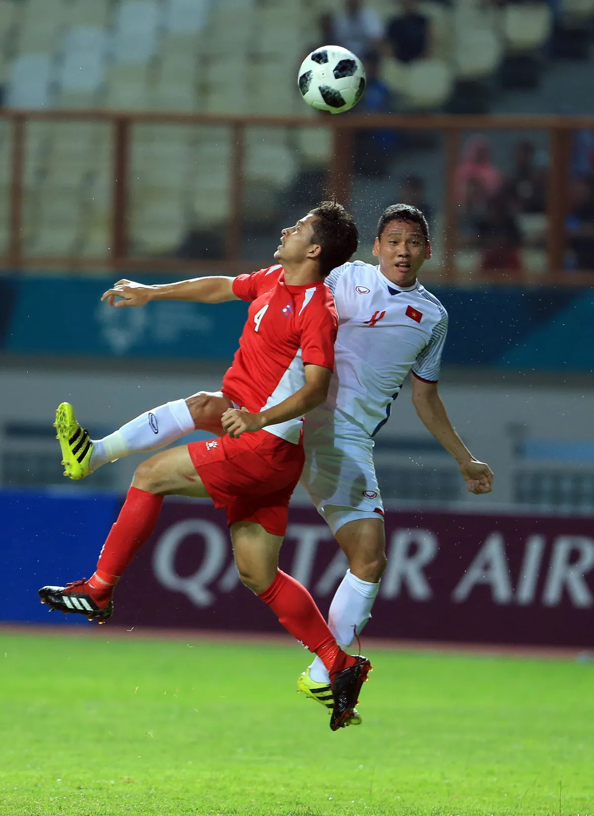 ẢNH: ĐT Olympic Việt Nam thắng nhẹ Olympic Nepal, sớm giành quyền vào vòng 1/8 - Ảnh 10.
