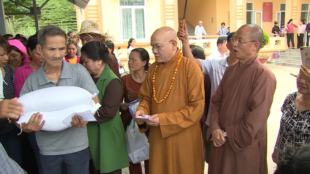 Trung ương Giáo hội Phật giáo Việt Nam ủng hộ, giúp đỡ đồng bào vùng lũ tỉnh Yên Bái - Ảnh 4.