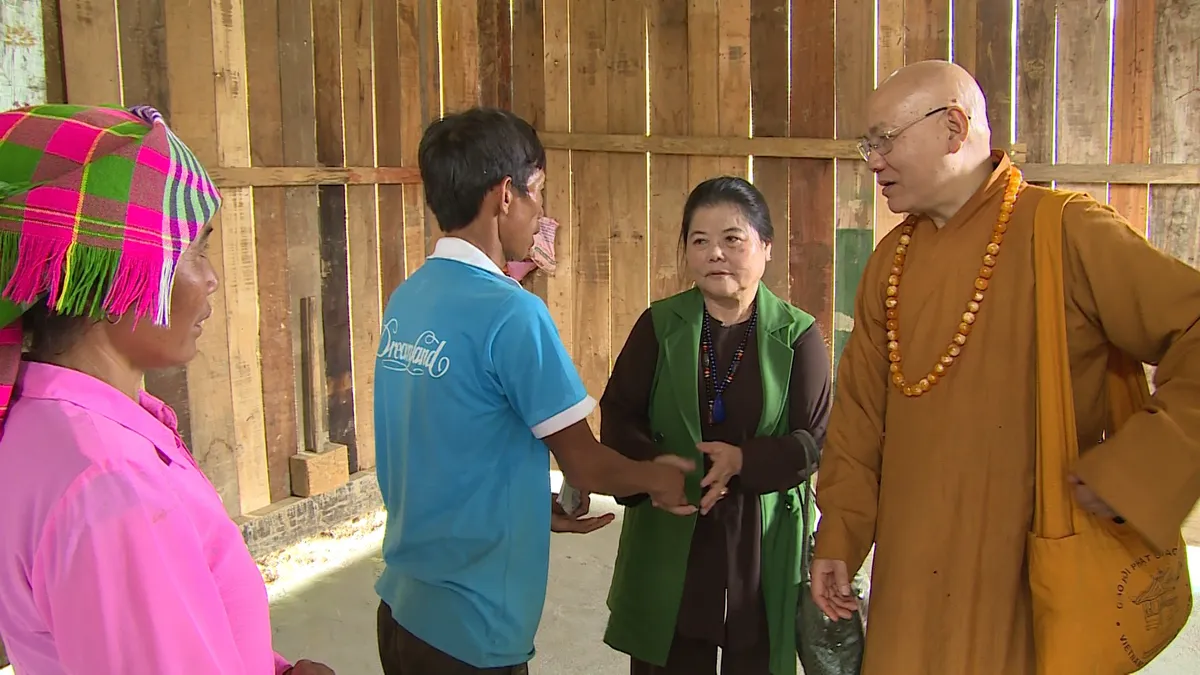 Trung ương Giáo hội Phật giáo Việt Nam ủng hộ, giúp đỡ đồng bào vùng lũ tỉnh Yên Bái - Ảnh 8.