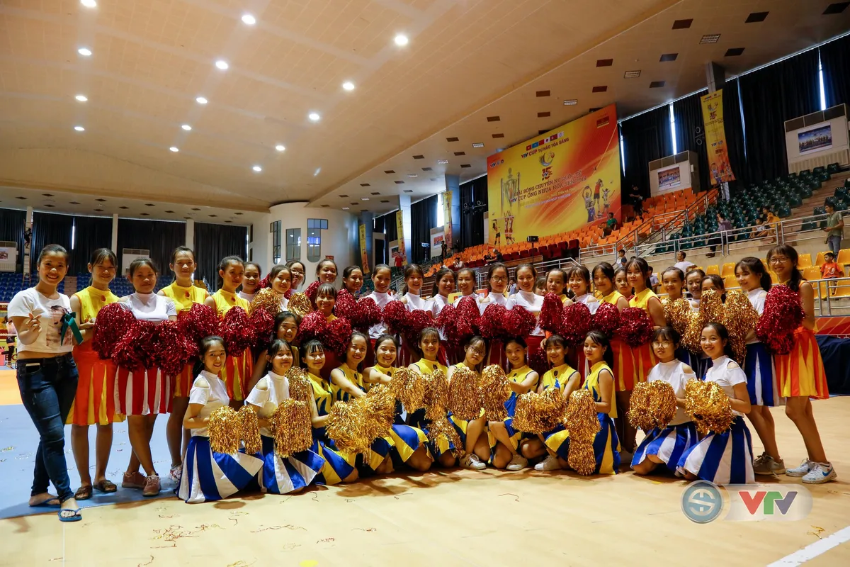 ẢNH: Chiêm ngưỡng dàn hoạt náo viên xinh đẹp của VTV Cup Ống nhựa Hoa Sen 2018 - Ảnh 13. ẢNH: Chiêm ngưỡng dàn hoạt náo viên xinh đẹp của VTV Cup Ống nhựa Hoa Sen 2018 - Ảnh 13.