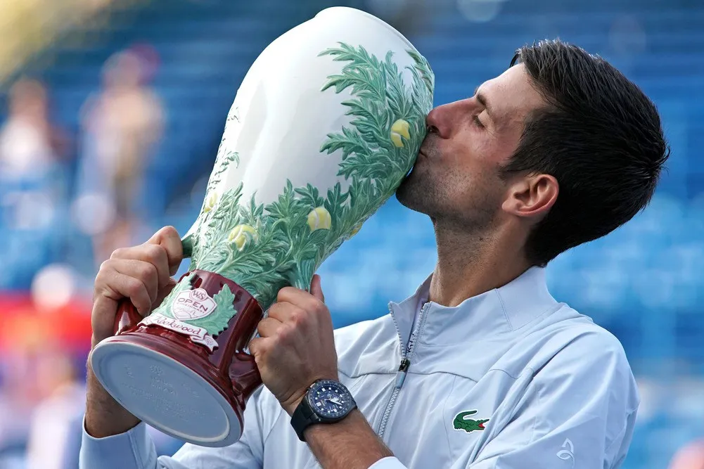 Đánh bại Federer, Novak Djokovic đi vào lịch sử với Golden Masters - Ảnh 1. Đánh bại Federer, Novak Djokovic đi vào lịch sử với Golden Masters - Ảnh 1.