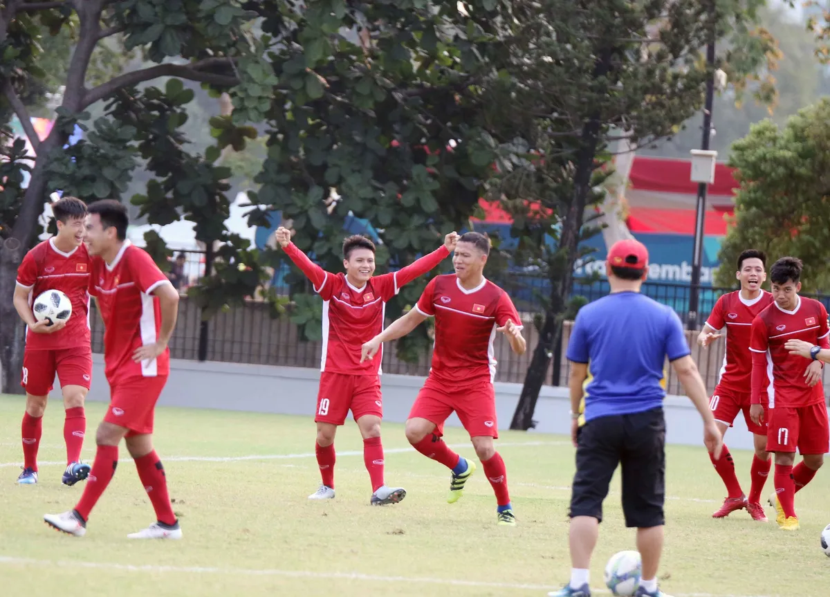 ĐT Olympic Việt Nam đón tin vui, sẵn sàng ra sân với hàng thủ mạnh nhất ở tứ kết ASIAD 2018 - Ảnh 5. ĐT Olympic Việt Nam đón tin vui, sẵn sàng ra sân với hàng thủ mạnh nhất ở tứ kết ASIAD 2018 - Ảnh 5.
