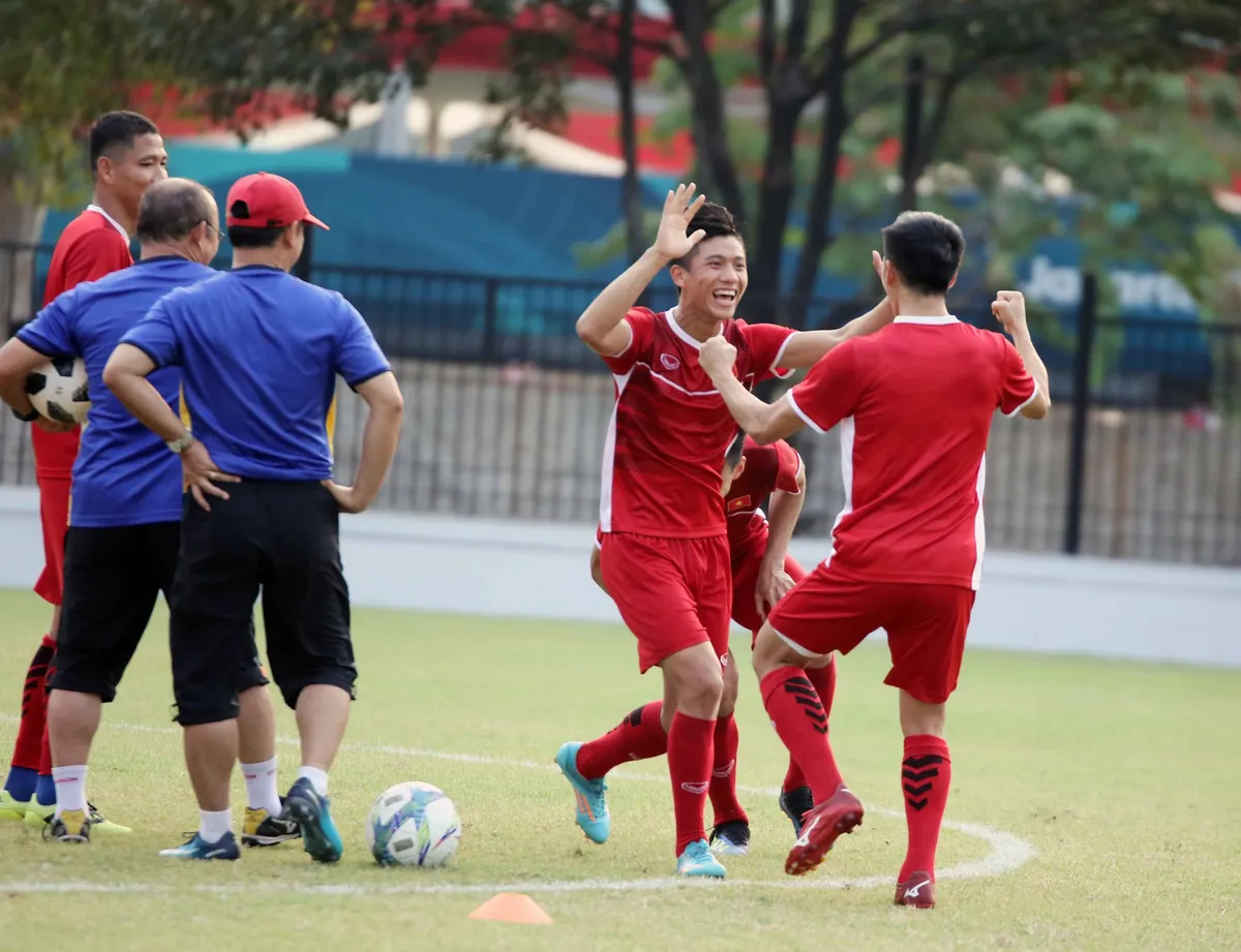 ĐT Olympic Việt Nam đón tin vui, sẵn sàng ra sân với hàng thủ mạnh nhất ở tứ kết ASIAD 2018 - Ảnh 2. ĐT Olympic Việt Nam đón tin vui, sẵn sàng ra sân với hàng thủ mạnh nhất ở tứ kết ASIAD 2018 - Ảnh 2.