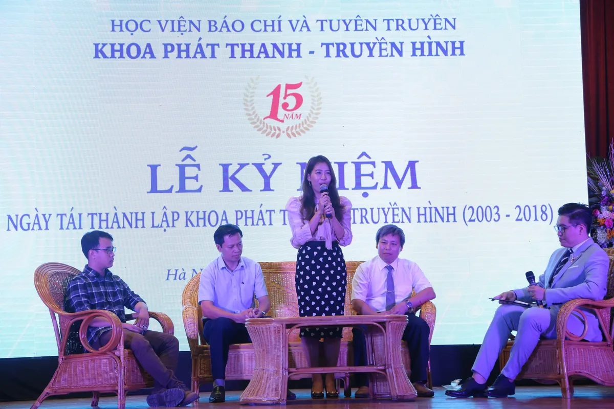 Lễ kỷ niệm 15 năm tái thành lập Khoa Phát thanh - Truyền hình - Ảnh 2.