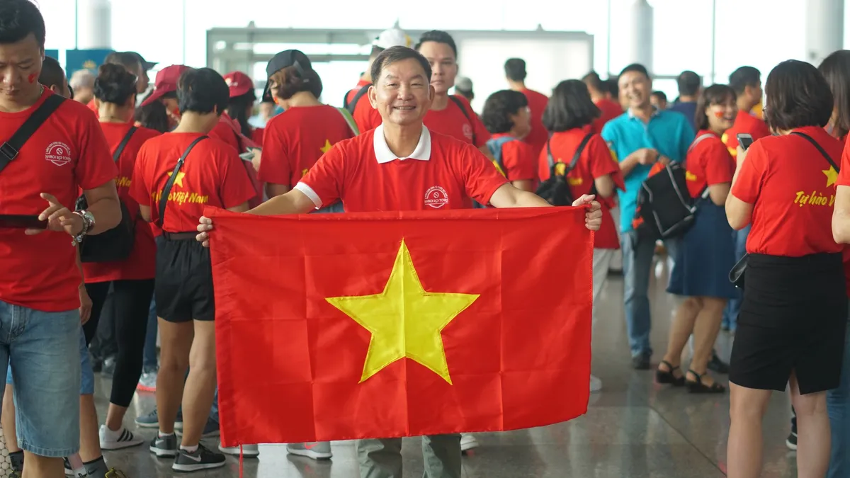 Olympic Việt Nam vào bán kết ASIAD 2018: Các tour sang Indonesia đắt khách - Ảnh 1. Olympic Việt Nam vào bán kết ASIAD 2018: Các tour sang Indonesia đắt khách - Ảnh 1.