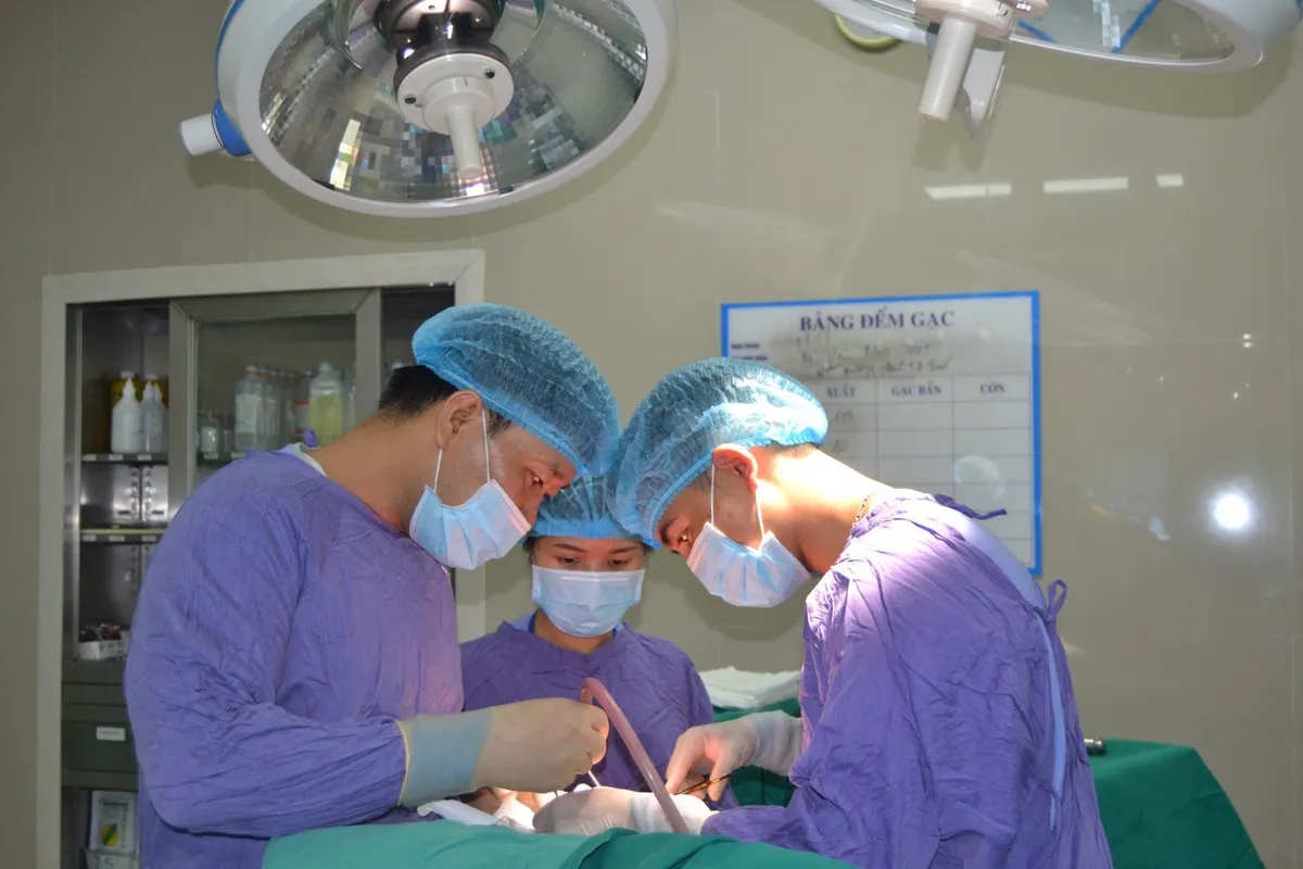 Người đàn ông bị lún sọ, động kinh cục bộ do tai nạn - Ảnh 1.