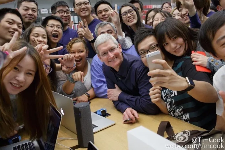 Apple cán mốc 1.000 tỷ USD, Tim Cook viết tâm thư gửi nhân viên - Ảnh 1.