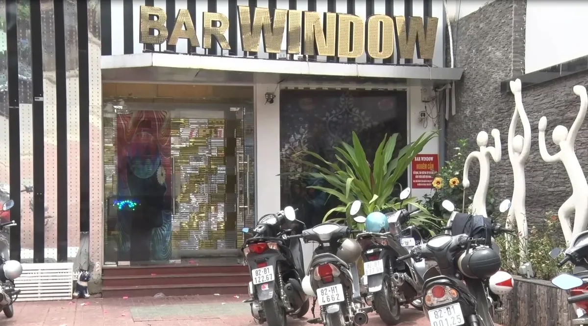 Kon Tum: Bắn nhau tại quán bar làm 5 người thương vong - Ảnh 2. Kon Tum: Bắn nhau tại quán bar làm 5 người thương vong - Ảnh 2.