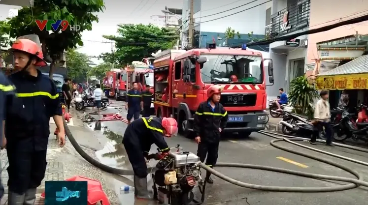 Cháy lớn ở công ty phụ tùng xe máy, nhiều tại sản bị thiêu rụi - Ảnh 1.