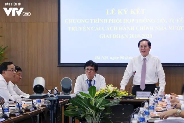 Đài THVN và Bộ Nội vụ ký kết chương trình phối hợp thông tin, tuyên truyền về cải cách hành chính nhà nước giai đoạn 2018-2020 - Ảnh 1. Đài THVN và Bộ Nội vụ ký kết chương trình phối hợp thông tin, tuyên truyền về cải cách hành chính nhà nước giai đoạn 2018-2020 - Ảnh 1.