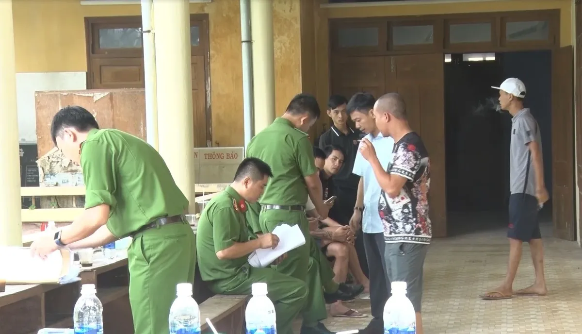 Kon Tum: Bắn nhau tại quán bar làm 5 người thương vong - Ảnh 3. Kon Tum: Bắn nhau tại quán bar làm 5 người thương vong - Ảnh 3.