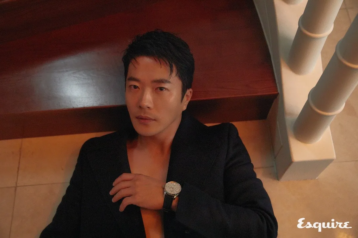 Kwon Sang Woo đầy phong độ ở tuổi U50 - Ảnh 1.