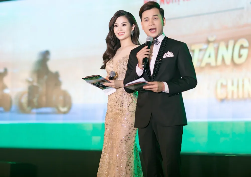Á hậu Diễm Trang đi dẫn chương trình bằng siêu xe - Ảnh 4.