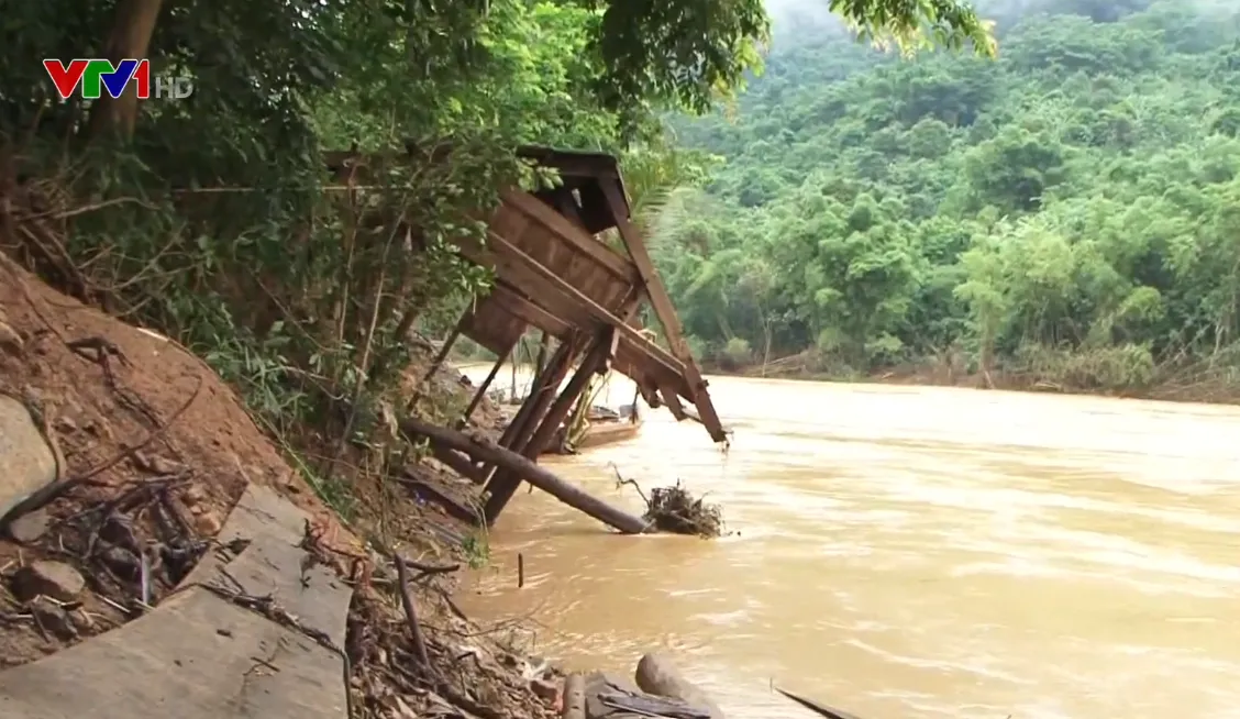 Xã biên giới Mỹ Lý, Nghệ An tan hoang sau lũ - Ảnh 1.