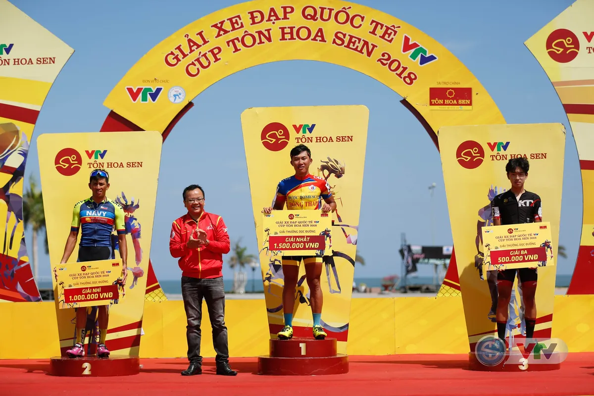 ẢNH: Những khoảnh khắc ấn tượng chặng 9 Giải xe đạp quốc tế VTV Cúp Tôn Hoa Sen 2018 - Ảnh 13.