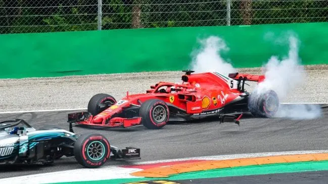 Đua xe F1: Những sai lầm liên tiếp khiến Ferrari phải trả giá trong mùa giải 2018 - Ảnh 3. Đua xe F1: Những sai lầm liên tiếp khiến Ferrari phải trả giá trong mùa giải 2018 - Ảnh 3.