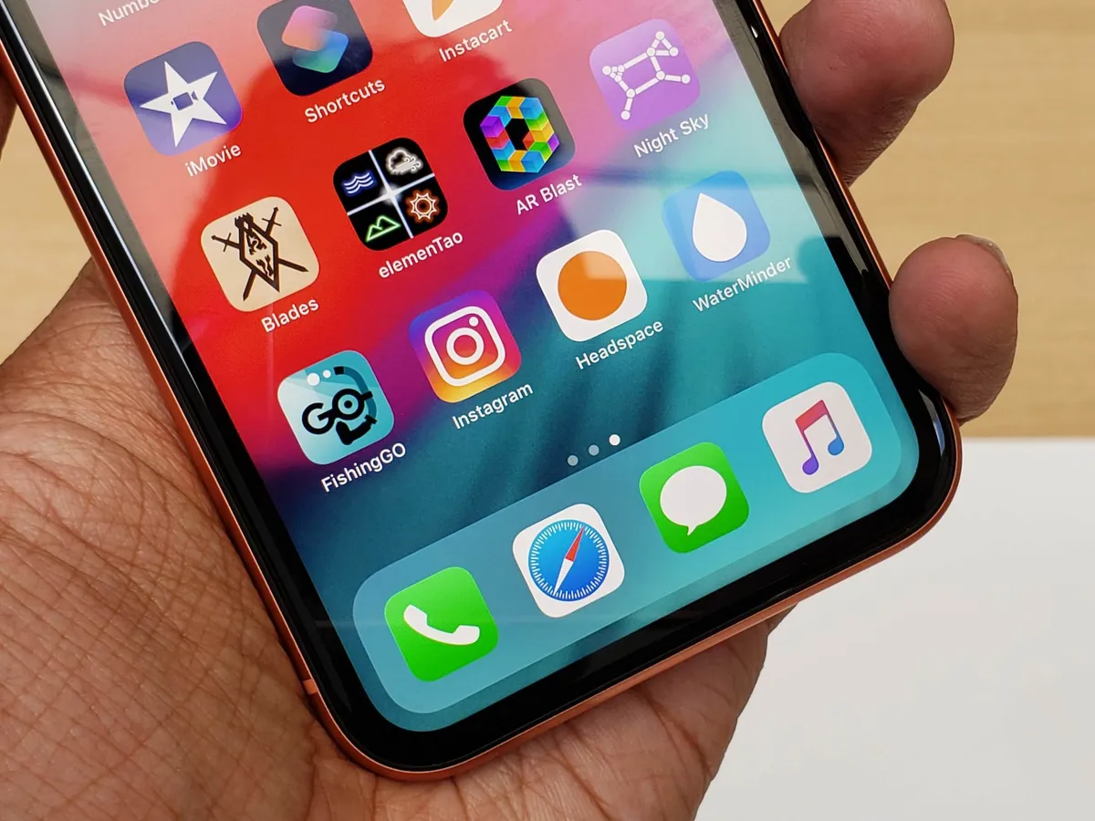 Cận cảnh iPhone Xr: Con gà đẻ trứng vàng mới của Apple - Ảnh 8.