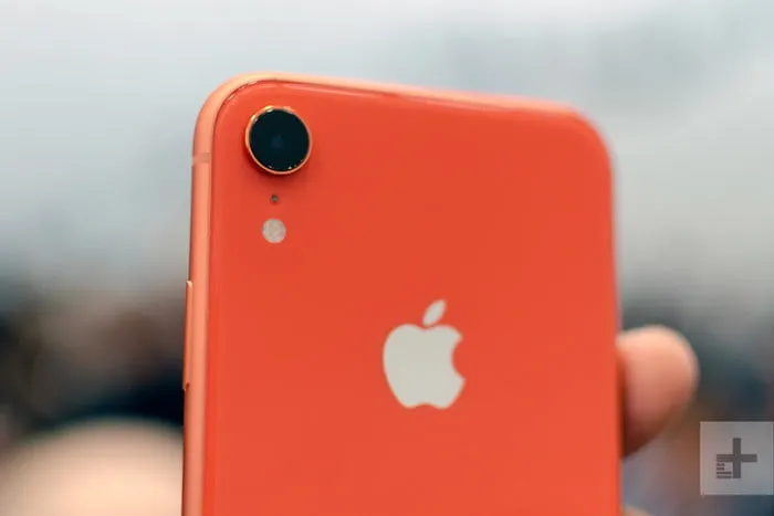 Cận cảnh iPhone Xr: Con gà đẻ trứng vàng mới của Apple - Ảnh 6.