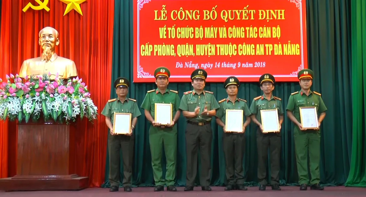Công an TP. Đà Nẵng công bố các quyết định về tổ chức bộ máy và công tác cán bộ - Ảnh 1. Công an TP. Đà Nẵng công bố các quyết định về tổ chức bộ máy và công tác cán bộ - Ảnh 1.
