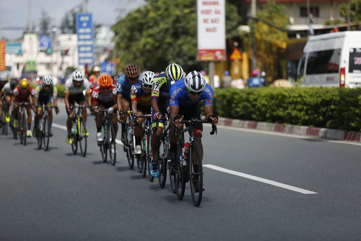 Tổng hợp chặng 14 giải xe đạp quốc tế VTV Cup Tôn Hoa Sen 2018: Im Jaeyeon nhất chặng, David van Eerd bảo vệ áo vàng - Ảnh 1.