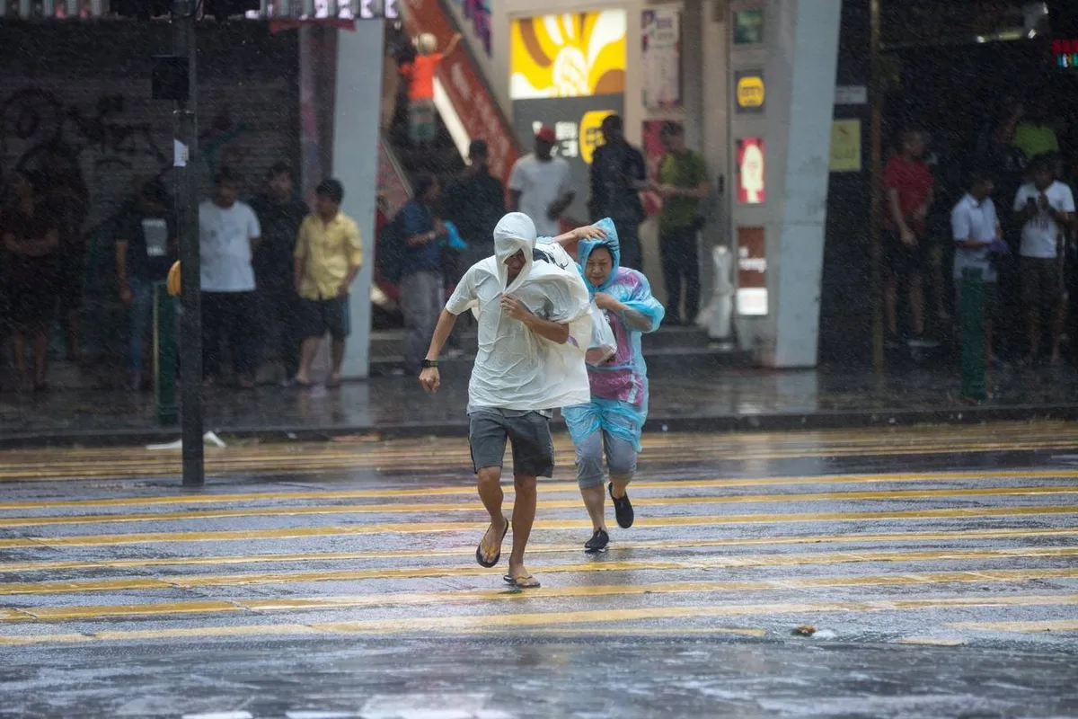 Siêu bão Mangkhut đổ bộ vào Trung Quốc - Ảnh 2.